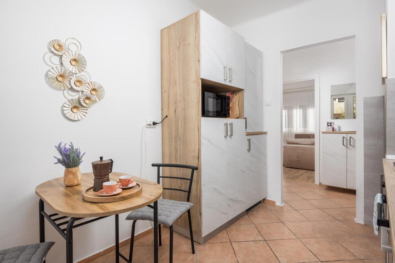 Colapis Apartment